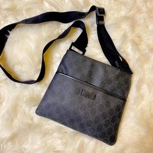 Gucci Sling bag